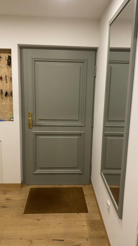 Hauseingangstür im klassischen Stil